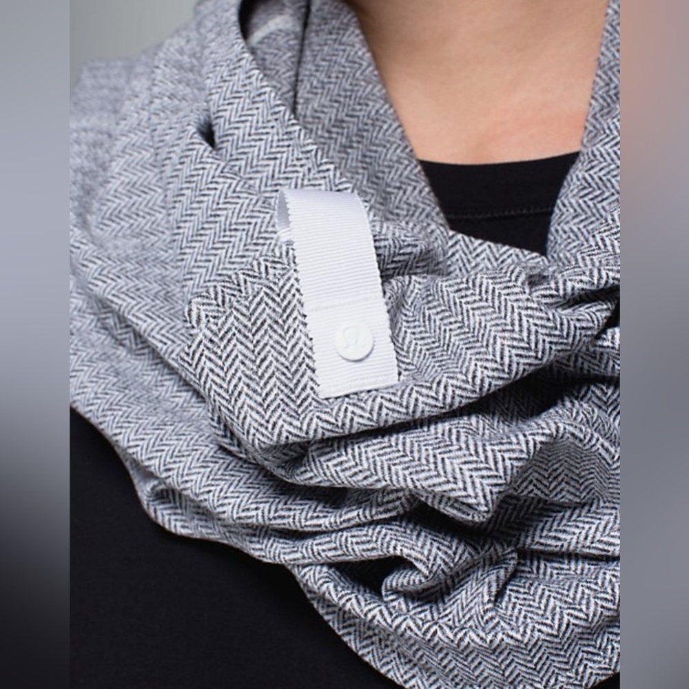 Lululemon Vinyasa Scarf